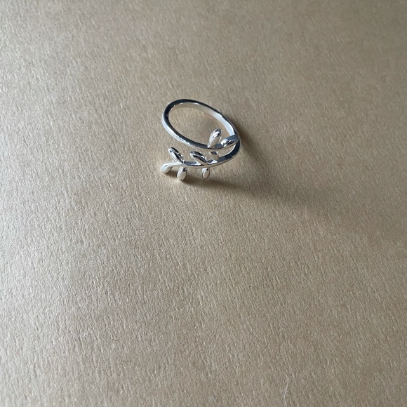 Silver Colored Leaf Ring - Picture 2 of 5